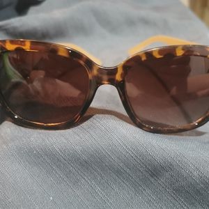 Oscar de la Renta sunglasses